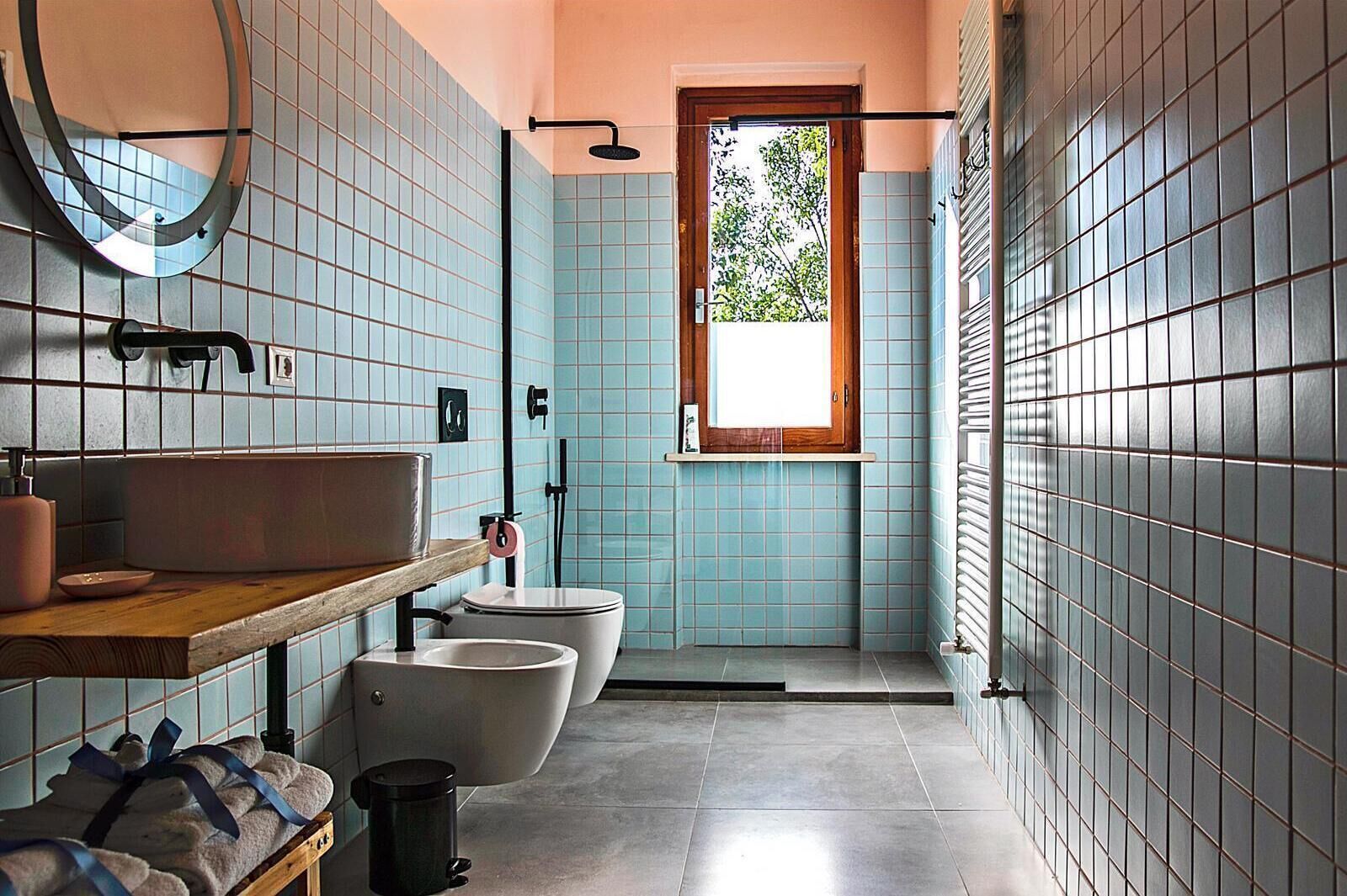 Doccia, asciugacapelli, bidet, asciugamani