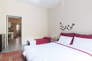 1 slaapkamer, een strijkplank/strijkijzer, wifi, beddengoed