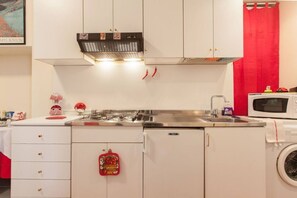 Fridge, microwave, stovetop, electric kettle