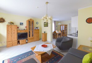 Fernseher, DVD-Player, Stereoanlage