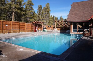 UppvÀrmd pool