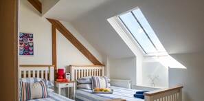 2 bedrooms, iron/ironing board, travel crib, free WiFi - Fantastic 2 Bed barn conversion  close to Sherborne, (Sherborne)
