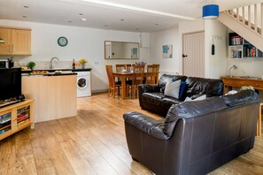 Smart TV, video games, DVD player - Fantastic 2 Bed barn conversion  close to Sherborne, (Sherborne)