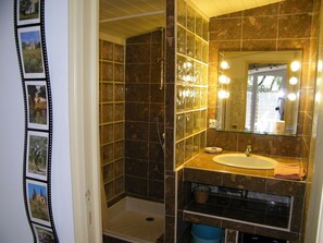 Hair dryer, towels, toilet paper - Gite for 2 under the oak trees, bike hire and swimming pool (Buzignargues)