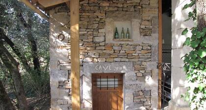 Gite for 2 under the oak trees, bike hire and swimming pool
