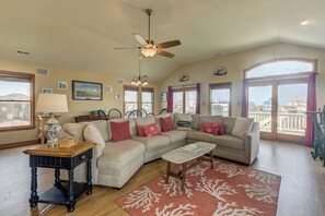 TV, DVD-spiller, fotballspill og stereoanlegg