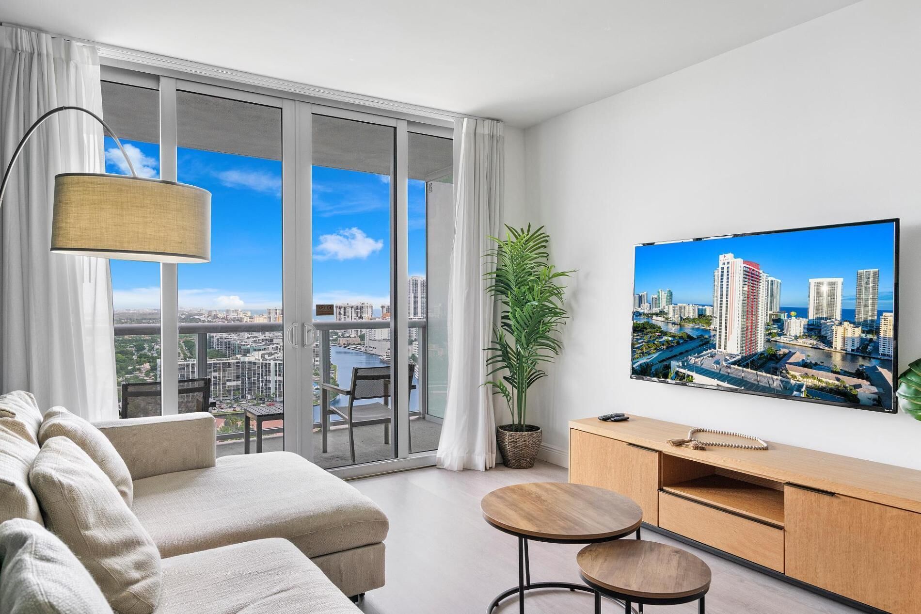 Panoramic views 1 bed Beach Walk 27th Miami