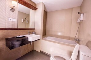 Superior Double Room | Bathroom | Shower, free toiletries, towels, soap
