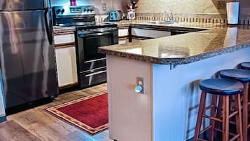 Fridge, oven, dishwasher, coffee/tea maker