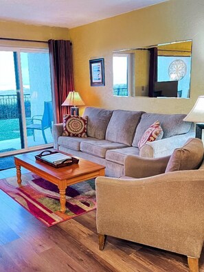 TV - Oceanfront Condo, Ground Floor, Full Kitchen, Patio, Expansive Views (Seaside)