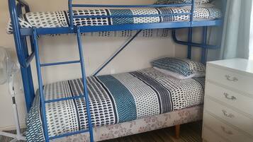 1 Schlafzimmer, Bügeleisen/Bügelbrett