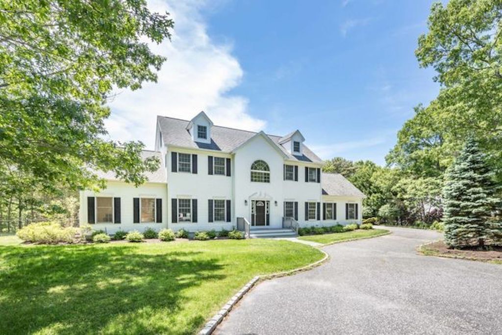 Secluded Oasis with Pool, walk to beach