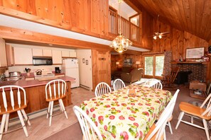 TV - Beautiful Waterfront Home w/ Canoe & 1 Person Kayak. Close to North Conway (Madison)