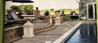 S&K Getaway with heated pool & sauna