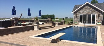 S & K Getaway country studio