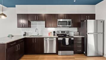 Coffee/tea maker, fridge, microwave, oven