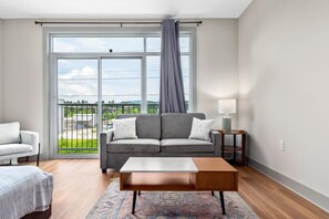 TV, Netflix, Hulu, streaming services