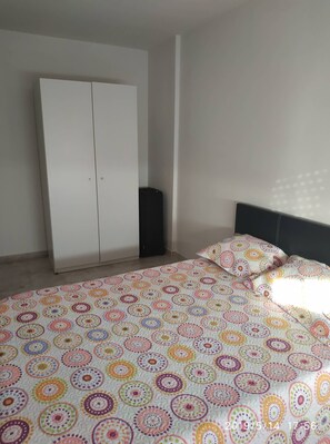 2 Schlafzimmer, Bügeleisen/Bügelbrett