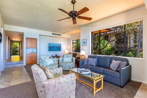 Smart TV - Oceanfront Condo with Spectacular Ocean Views! Makena Surf F-201 (Kihei)