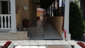 Gambar tidak terklasifikasi, 5 dari 12, tombol