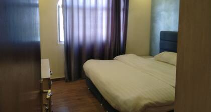 Chambres entiÚrement meublées avec salle de bain attenante