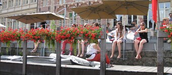 Ett 2-stjärnigt semesterhus för en familj / grupp eller max 8 i Gent med gratis parkering 