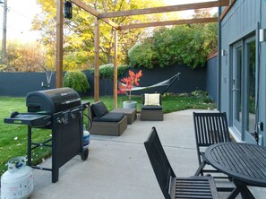 Outdoor dining - Minimalist Studio for non-smokers (Lakewood)