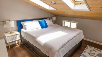 2 bedrooms, iron/ironing board, WiFi (free), bed sheets