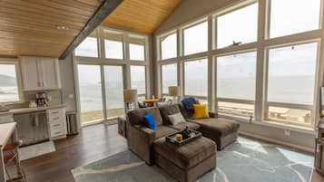 Cheminée, lecteur de DVD, livres, vidéothÚque