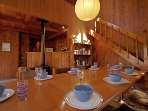 Dining - Ti Kouka Chalet - Ohakune Holiday Home (Ohakune)