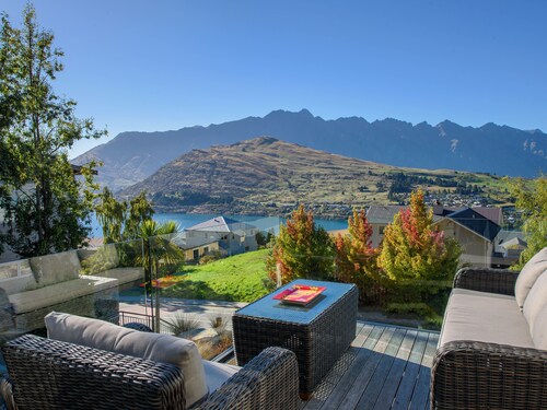 Wakatipu Views - Queenstown Holiday Home