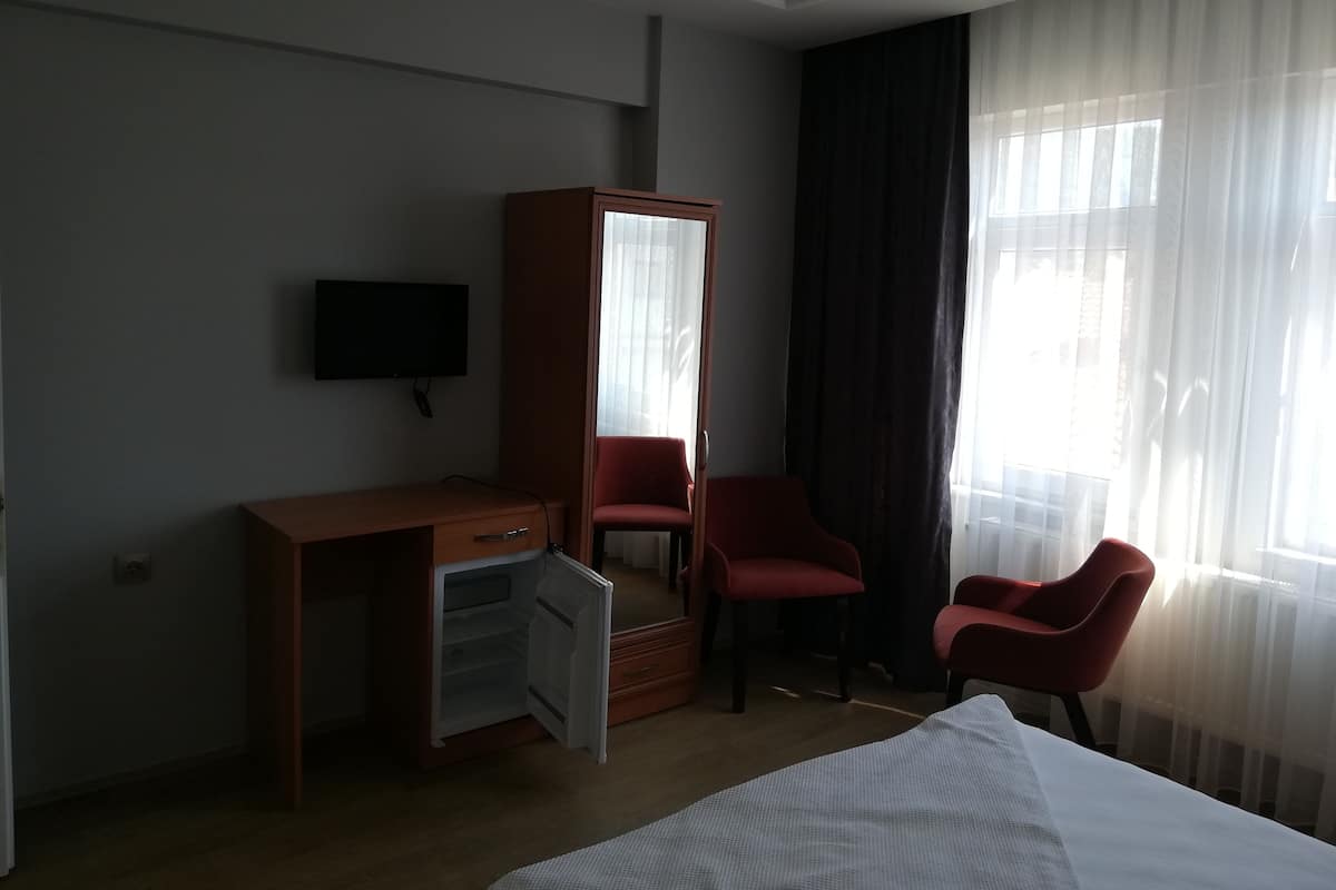 Kamar Double Standar | Setrika/meja setrika, Wi-Fi gratis, dan seprai linen