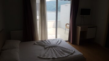 Deluxe Double Room, Terrace | Iron/ironing board, free WiFi, bed sheets