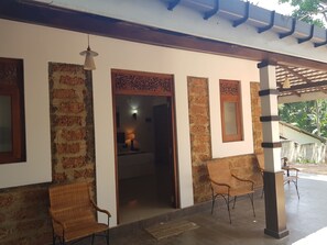 Balcony - Illamperuma Villa holiday home (Weligama)