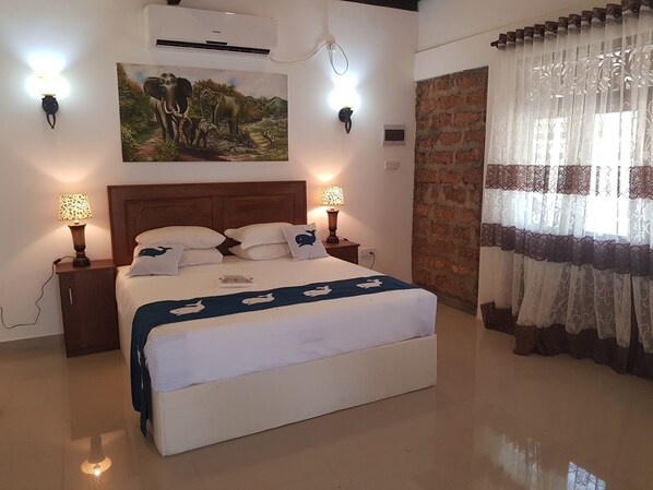 Premium bedding, pillowtop beds, individually furnished, bed sheets - Illamperuma Villa holiday home (Weligama)
