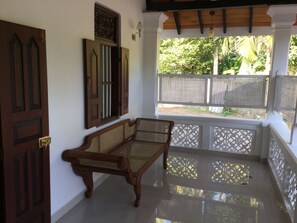 Balcony - Illamperuma Villa holiday home (Weligama)
