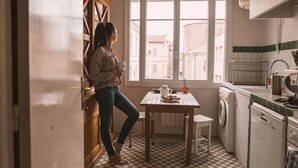 A kitchen with a checkered floor, a table with a kettle, and a washing machine. - Stylish 2 bedroom apart. with breathtaking private Rooftop, garage (Nîmes)