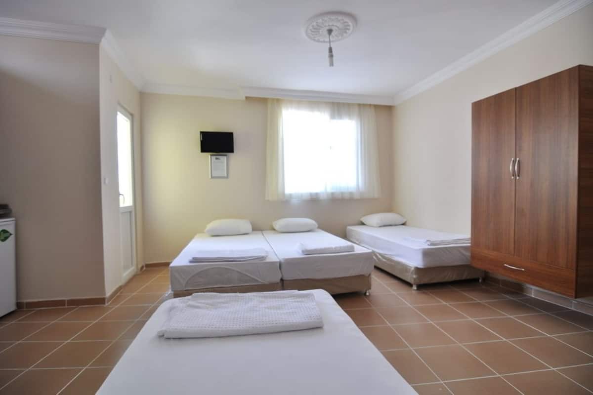 Habitació quàdruple Deluxe, 1 dormitori | Wifi gratuïta i roba de llit 