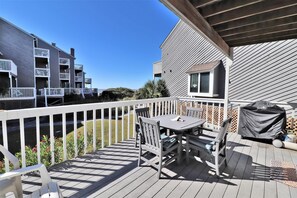 Outdoor dining - SEACLUSION OFFERS GULF VIEWS & STEPS TO BEACH! 2 COMMUNITY POOLS! (Port Saint Joe)