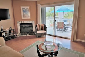 TV - SEACLUSION OFFERS GULF VIEWS & STEPS TO BEACH! 2 COMMUNITY POOLS! (Port Saint Joe)