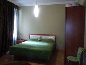 3 bedrooms, free WiFi - Comfortable apartment in center of tbilisi (Tbilisi)