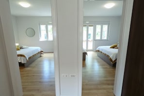 2 bedrooms, iron/ironing board, travel cot, free WiFi