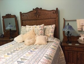 3 makuuhuonetta, työpöytä, silitysrauta/-lauta, ilmainen Wi-Fi