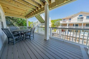 Outdoor dining - Atlantis Found | 770 ft from the beach | Private Pool, Hot Tub | Corolla (Corolla)