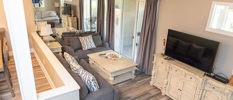 Classic House, 3 Bedrooms, Patio | Living room | Flat-screen TV