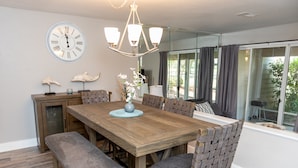Hus – classic, 3 soverom, terrasse | Spiseområde på rommet