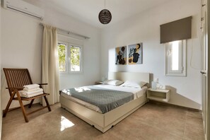 3 bedrooms, iron/ironing board, free WiFi, bed sheets