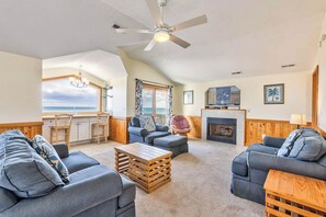 TV, fireplace, DVD player, stereo
