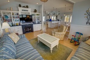 TV, fireplace, DVD player