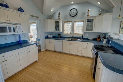 A Wrighteous Time | 1639 ft from the beach | Private Pool, Hot Tub | Kill Devil Hills